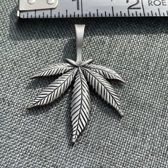 Pot Leaf Silver or Pewter? Necklace / Bracelet Pendant Charm TM&C - Picture 7 of 7